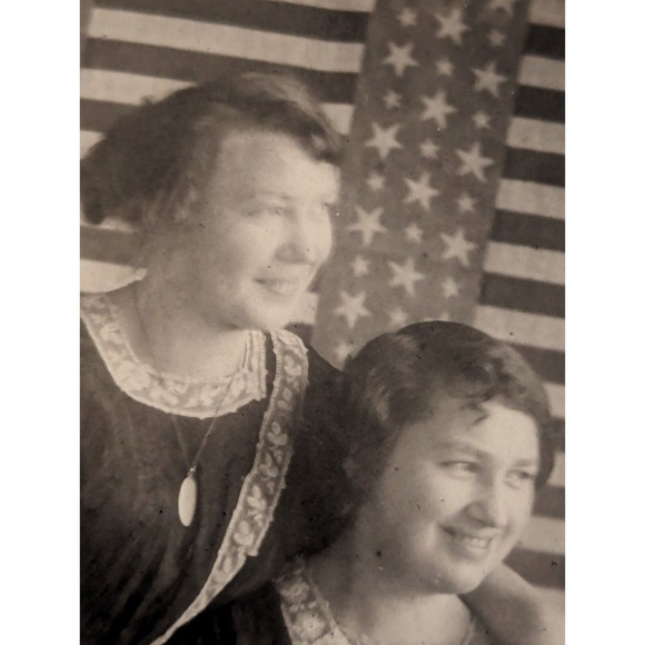 1904-1918 AZO Stars & Stripes Patriotic Postcard 2 Beautiful Ladies Holding Hand - Picture 2 of 5